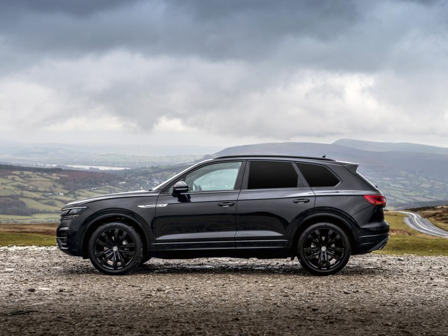 Volkswagen Touareg R-Line Black Edition 2019 года  (UK) (фото 19 из 24)
